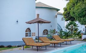 Afro Garden Hotel Serrekunda Exterior photo