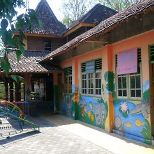 Bina Karya Guesthouse Bantul Exterior photo