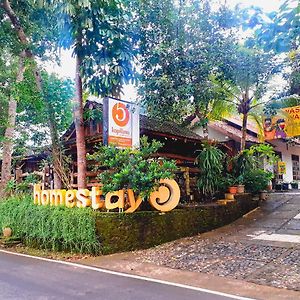 Kopilimo Cafe&Homestay Yogyakarta Exterior photo