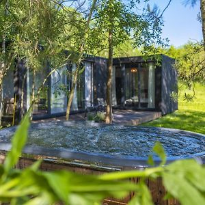 Modern And Specious Riverside Cabin With Hot Tub Ciobiskis Exterior photo