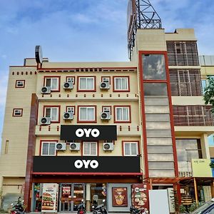 Super Oyo Townhouse Oak Evs Suites Yelahanka Exterior photo
