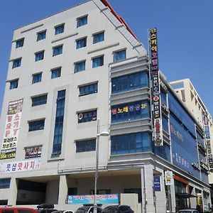 Sky Hotel Hwaseong Exterior photo