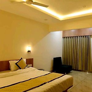 Hotel Crossview Palanpur Exterior photo