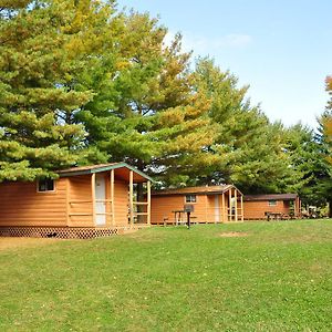 Plymouth Rock Camping Resort One-Bedroom Cabin 4 Elkhart Lake Exterior photo