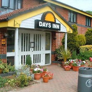 Days Inn By Wyndham Michaelwood M5 North Nibley Exterior photo