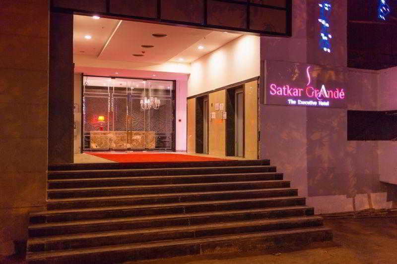 Hotel Satkar Grande Thane Eksteriør billede