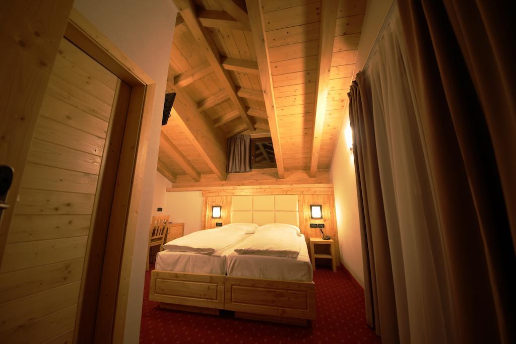 Hotel Garni Minigolf Pieve di Ledro Værelse billede