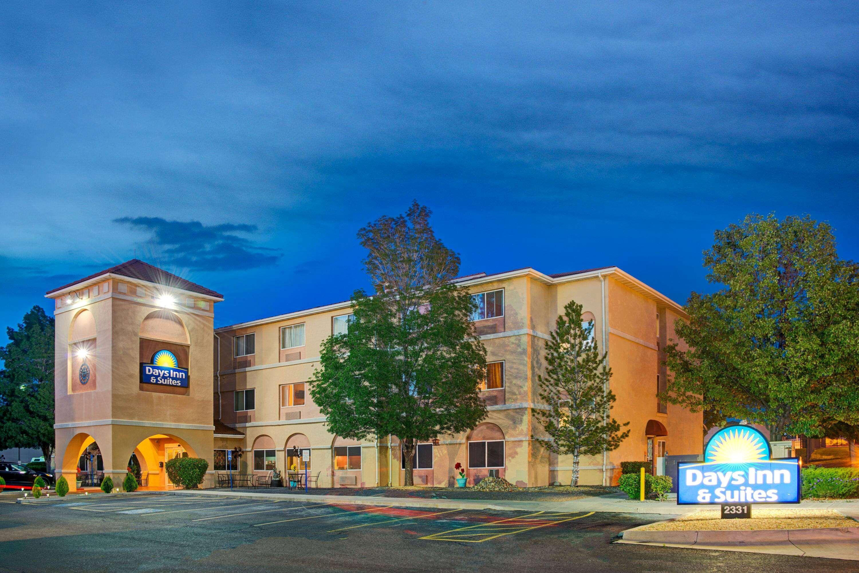 Days Inn & Suites By Wyndham Airport Albuquerque Eksteriør billede