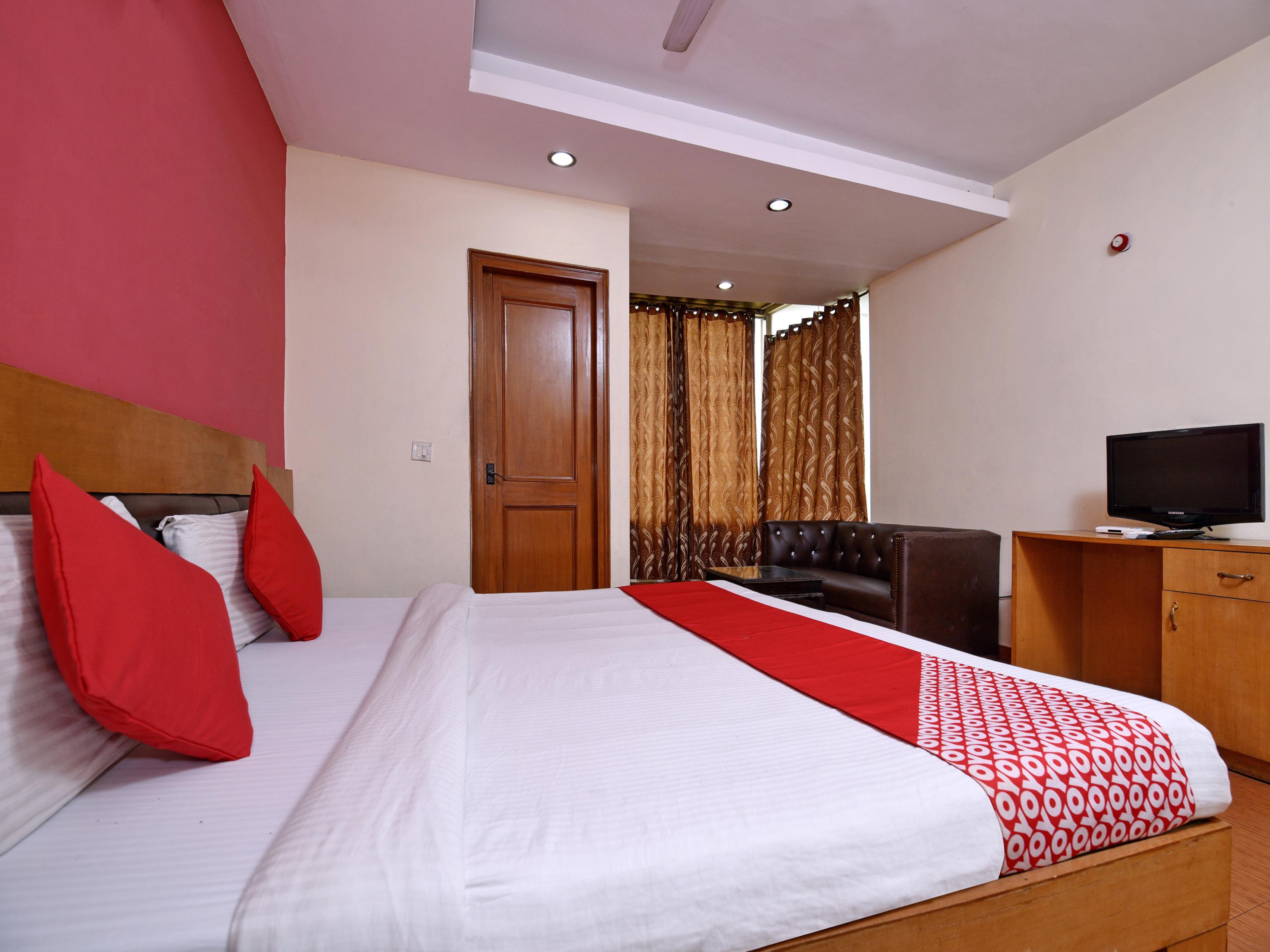 Oyo 305 Hotel Rajdeep Palace New Delhi Eksteriør billede