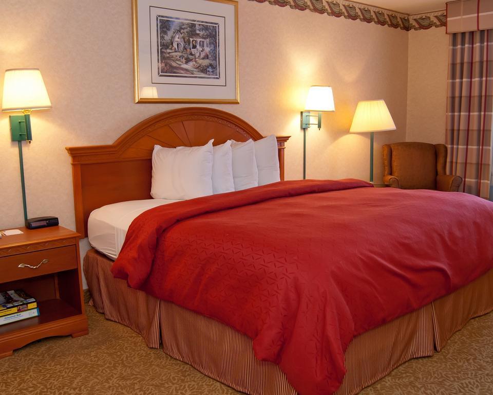 Quality Inn & Suites Cincinnati Sharonville Eksteriør billede
