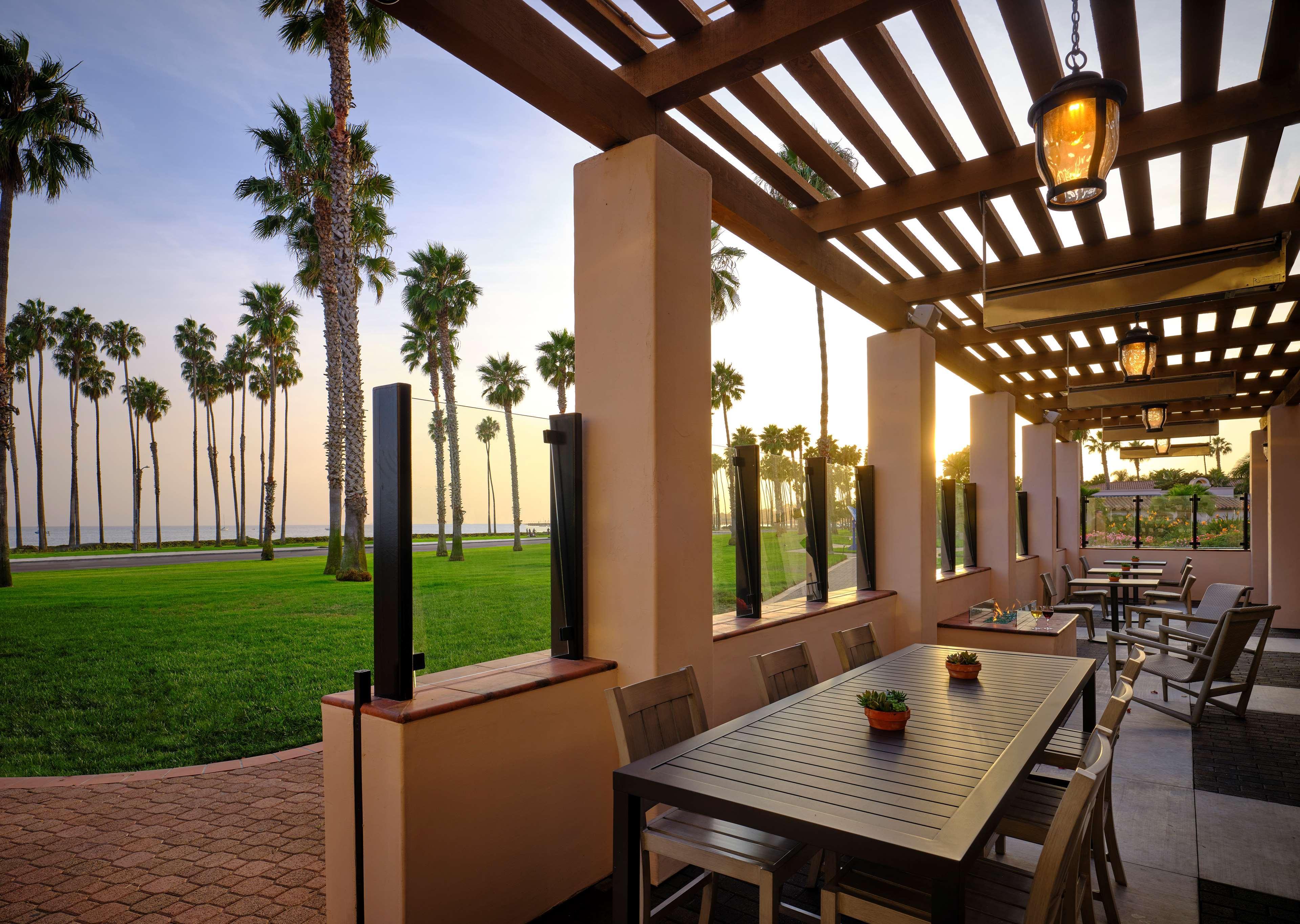 Hilton Santa Barbara Beachfront Resort Eksteriør billede