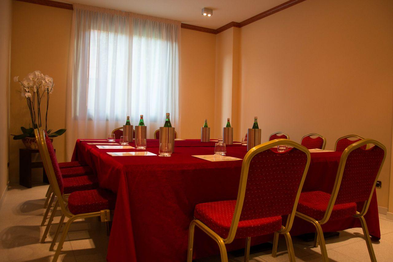 Palace Hotel Legnano Eksteriør billede