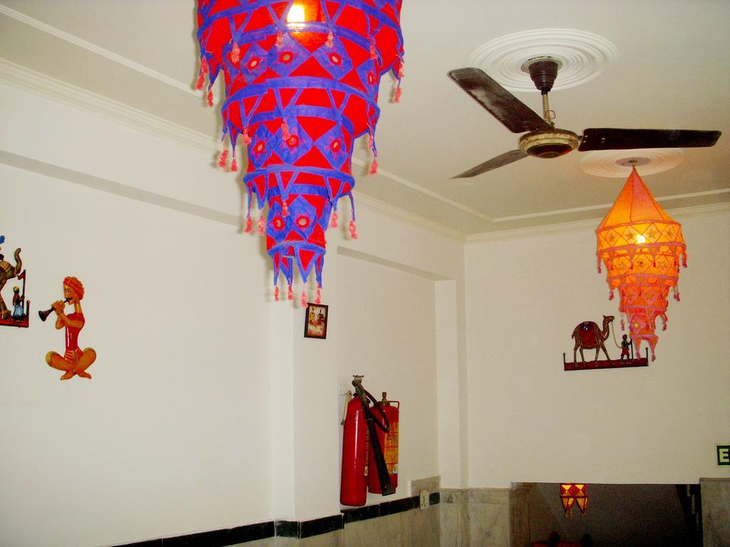 Tashkent Palace - Budget Friendly - By La Exito Hotels New Delhi Eksteriør billede