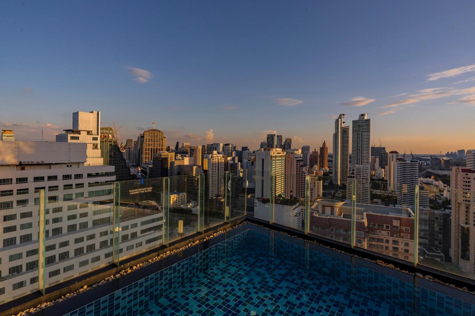 The Continent Hotel Sukhumvit - Asok Bts Bangkok By Compass Hospitality Eksteriør billede