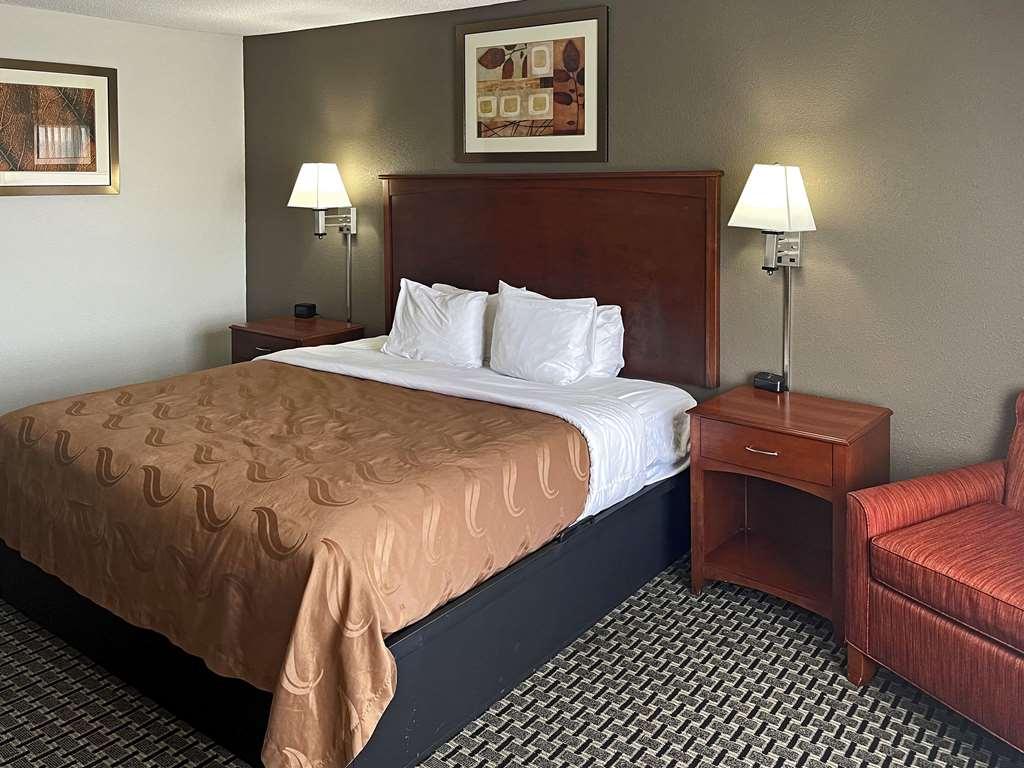 Quality Inn & Suites Cincinnati Sharonville Værelse billede