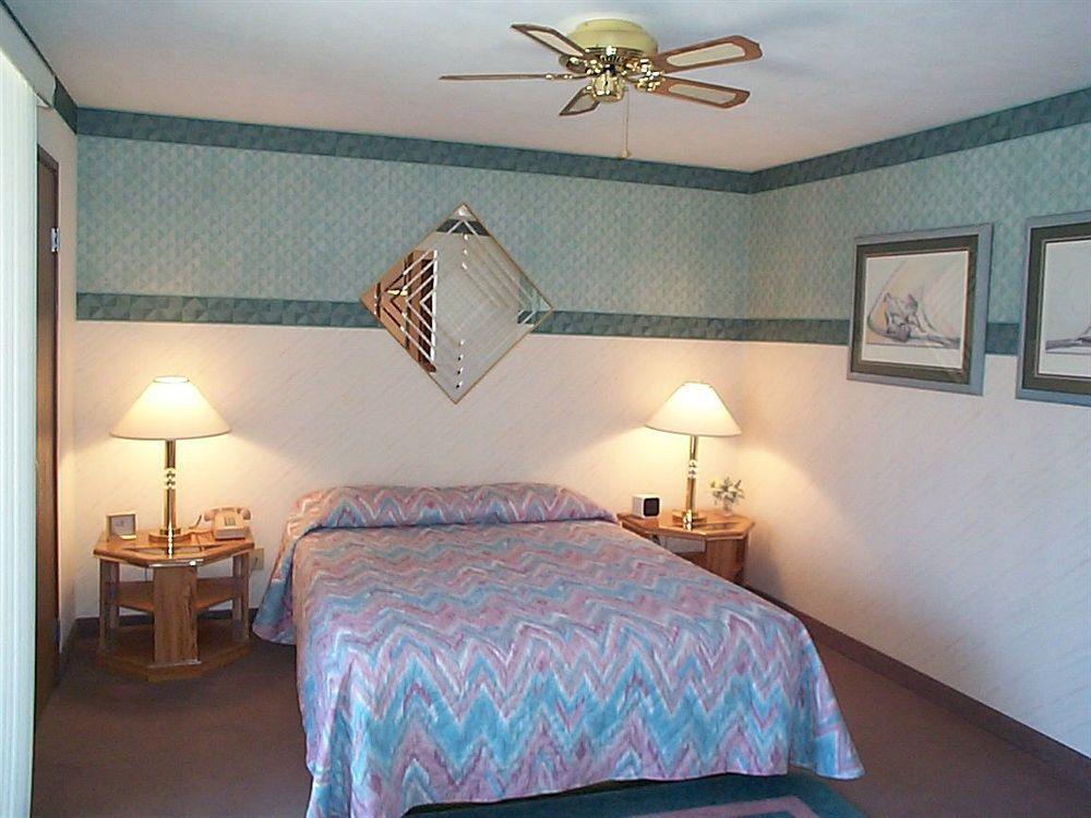 Mcgovern'S Motel And Suites Sun Prairie Eksteriør billede