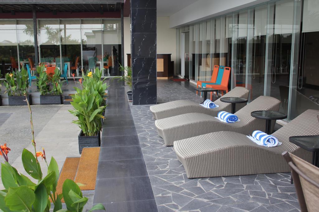 Asialink Premier Hotel Karawang Eksteriør billede
