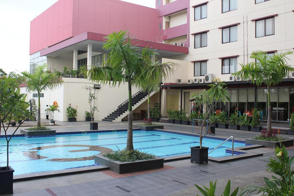 Asialink Premier Hotel Karawang Eksteriør billede