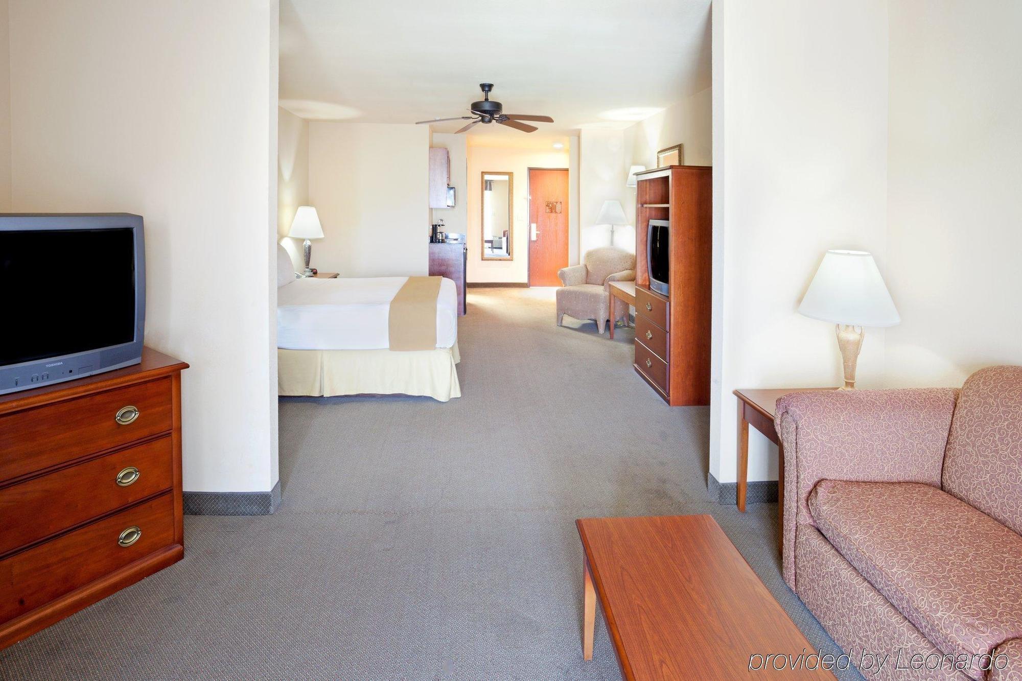Holiday Inn Express & Suites Kerrville Værelse billede