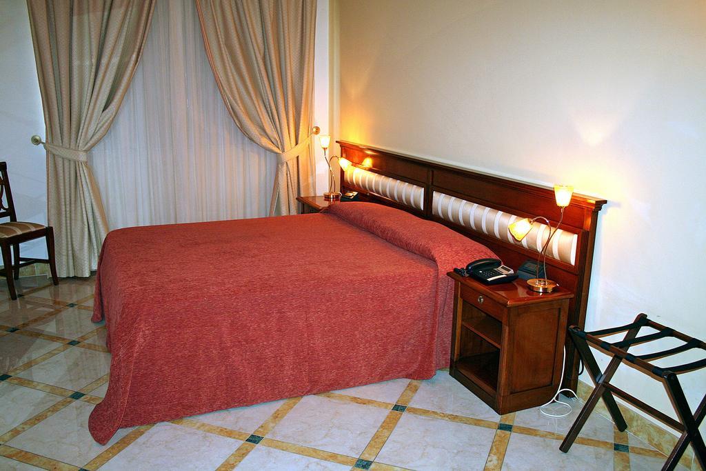 Ypsigro Palace Hotel Castelbuono  Værelse billede