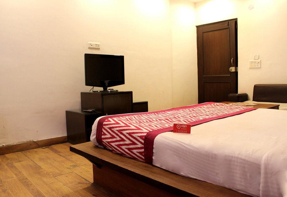 Oyo 305 Hotel Rajdeep Palace New Delhi Eksteriør billede
