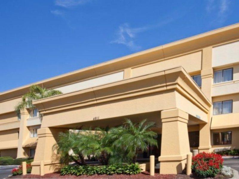 La Quinta By Wyndham Tampa Fairgrounds - Casino Hotel Eksteriør billede