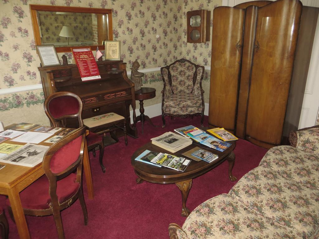 Edith Palmer'S Country Inn, Historical Bed & Breakfast Virginia City Eksteriør billede