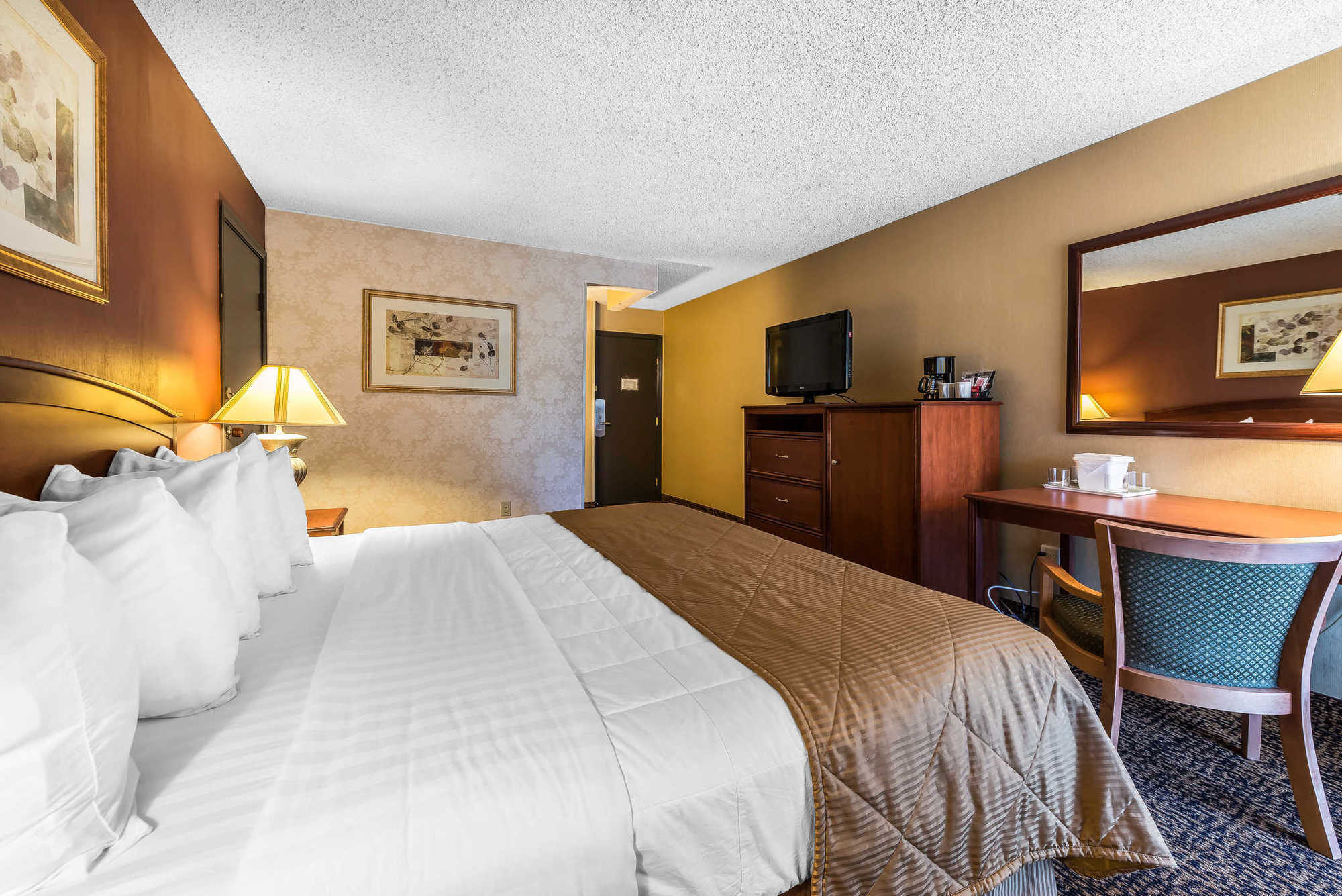 Clarion Hotel & Conference Center Colorado Springs Værelse billede