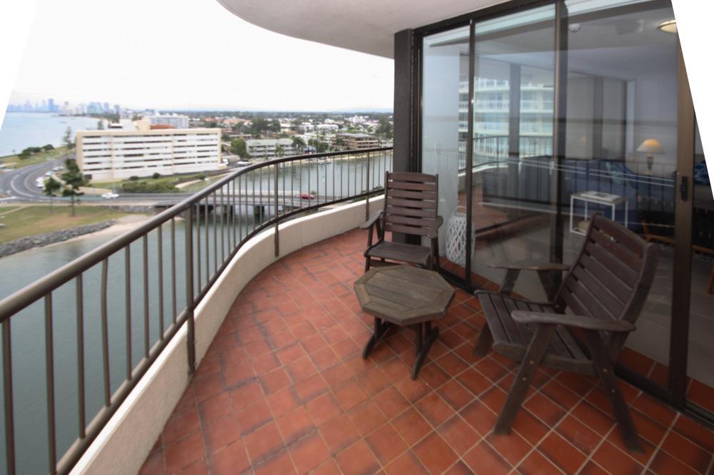 Broadwater Shores Waterfront Apartments Gold Coast Eksteriør billede