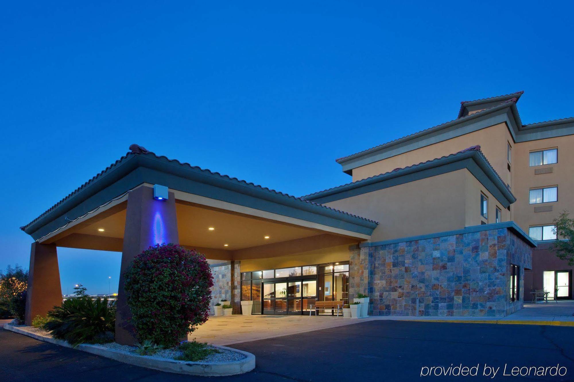 Holiday Inn Express & Suites Phoenix/Chandler Eksteriør billede