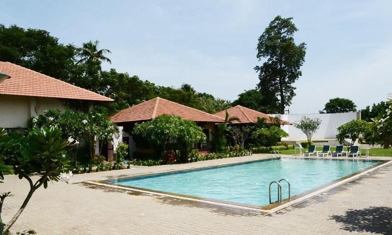 Hotel Riverside Resort And Spa Kumbakonam Eksteriør billede