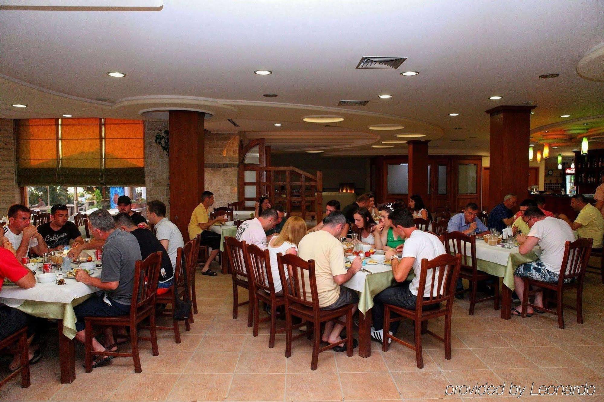 Hotel Oaz Durrës Restaurant billede