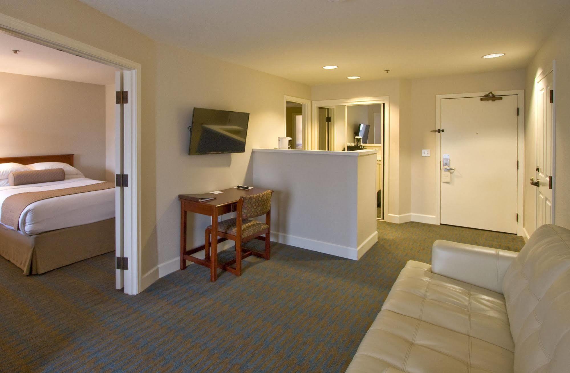 Ashland Hills Hotel & Suites Eksteriør billede