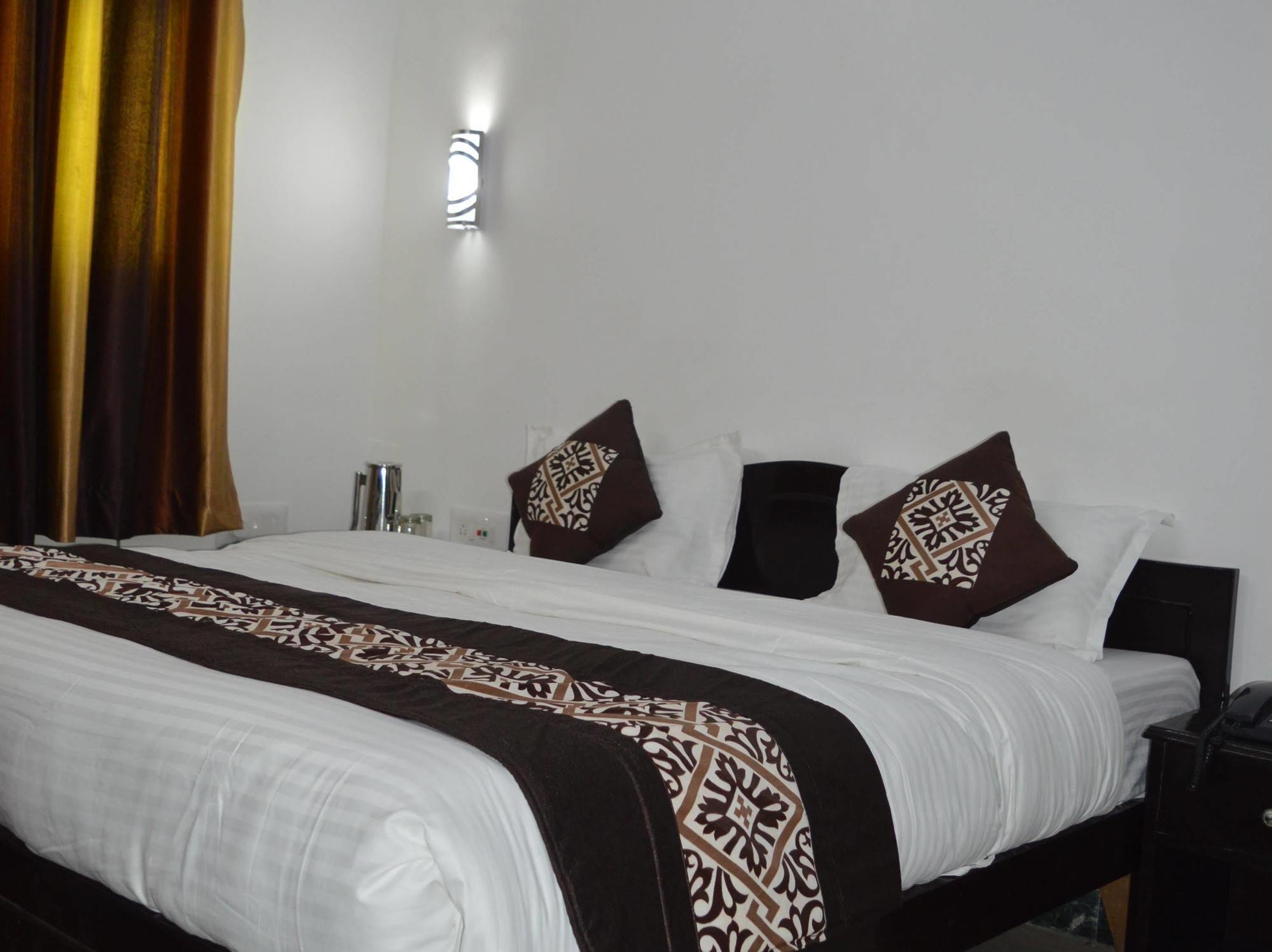 Hotel Priya Agra  Eksteriør billede