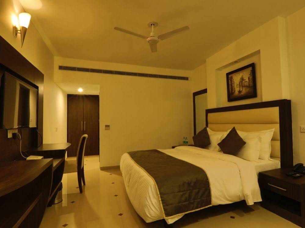 Hotel Natraj Rishīkesh Eksteriør billede