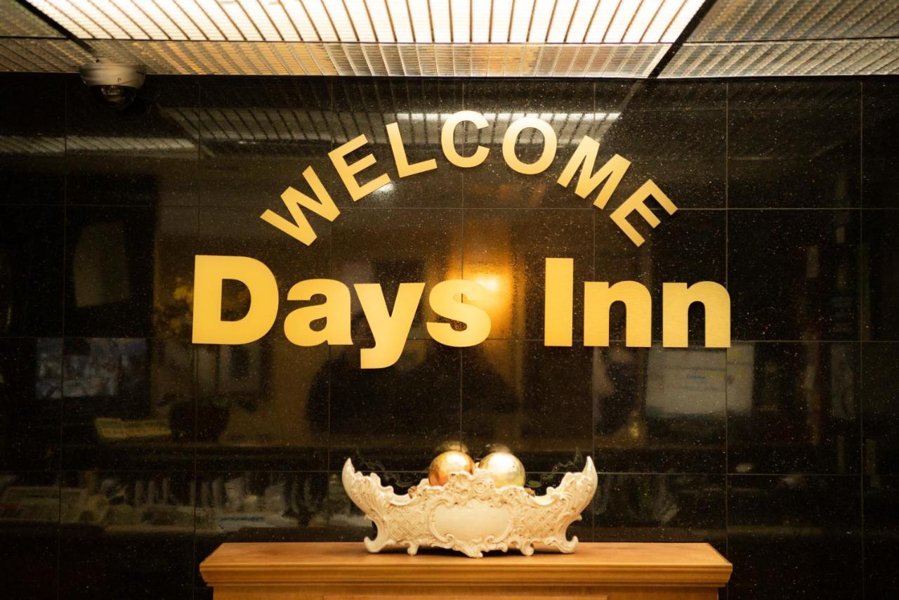Days Inn By Wyndham Concord Eksteriør billede