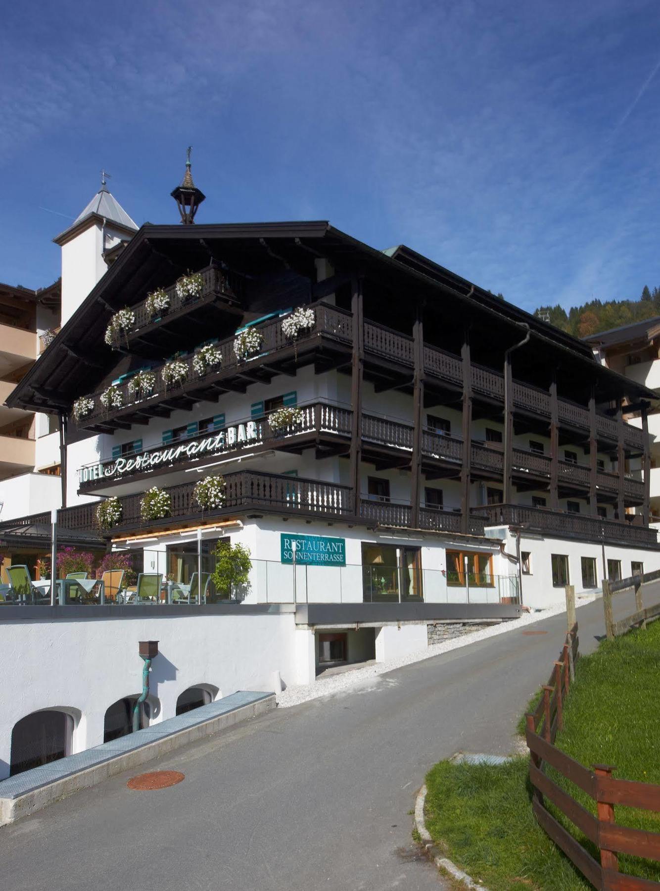Haus Wolf Im Alpine Palace New Balance Luxus Resort Saalbach-Hinterglemm Eksteriør billede