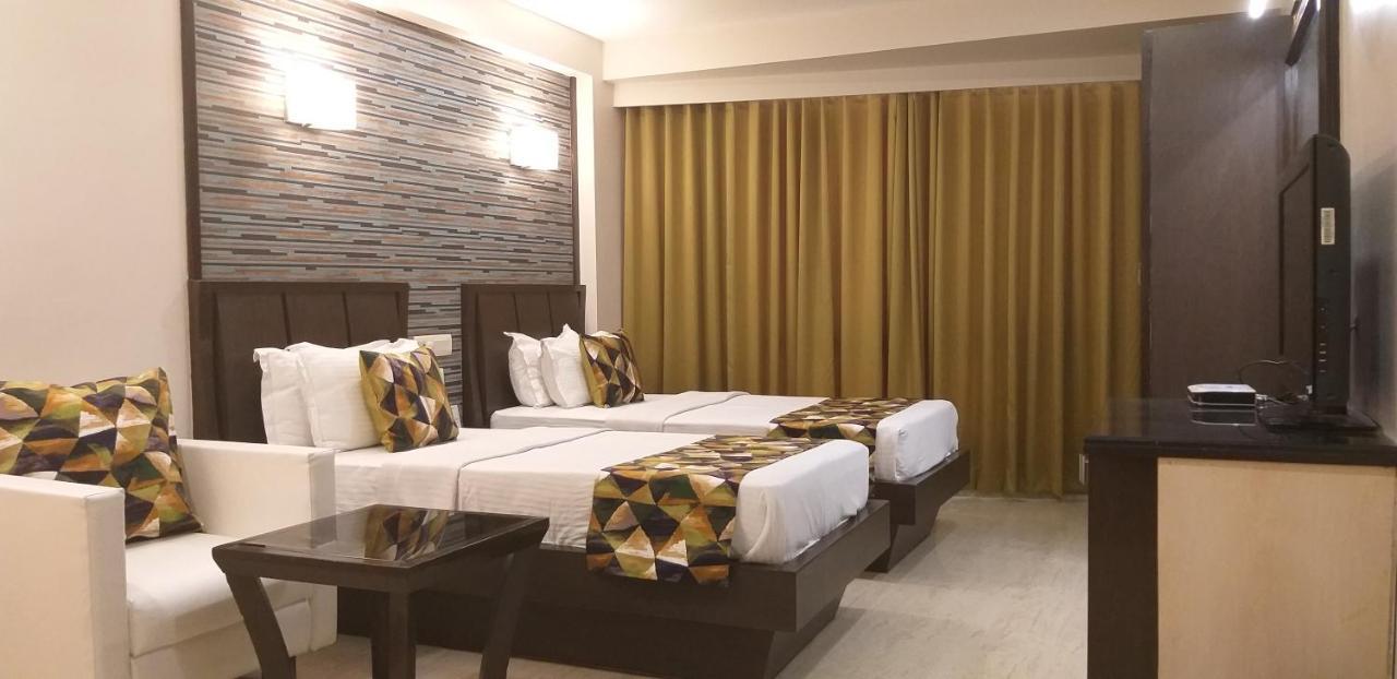 Hotel Accolade Ahmedabad Eksteriør billede