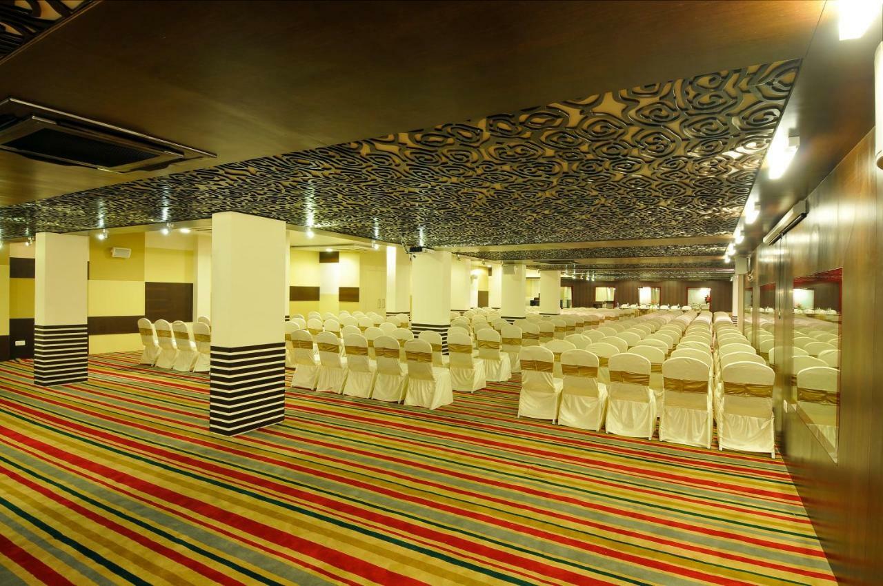Hotel Aditya Rāipur Eksteriør billede