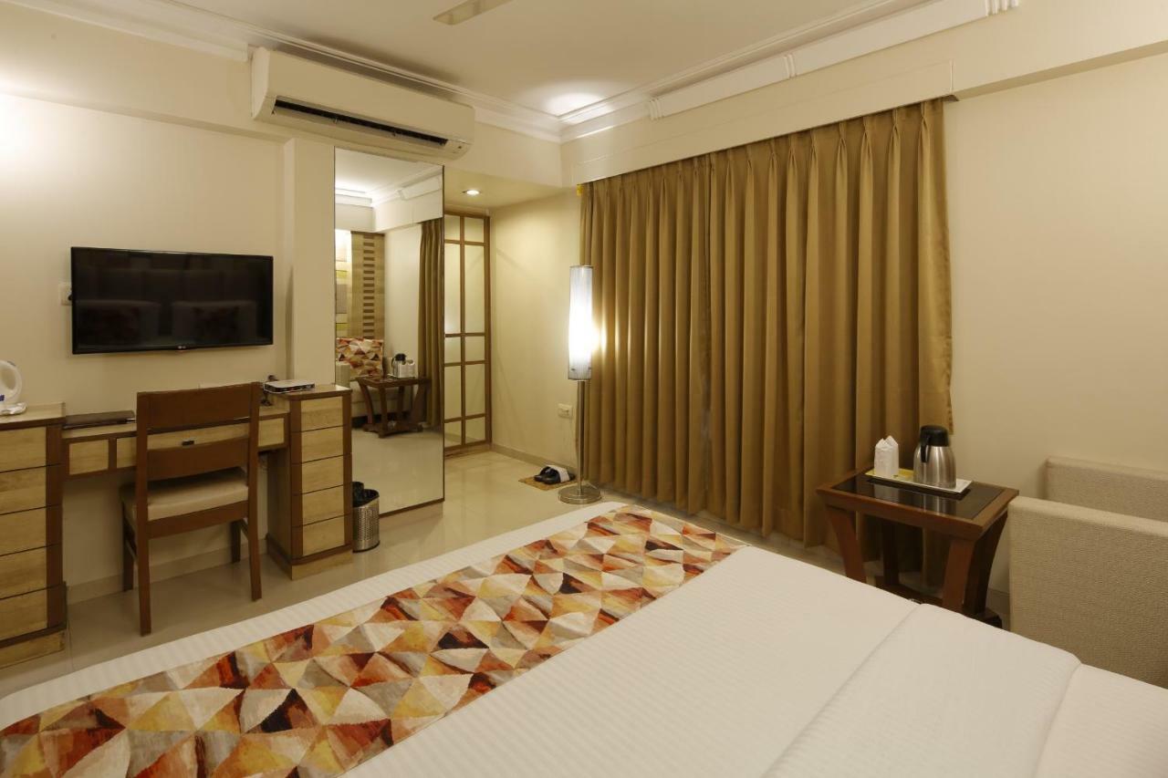 Hotel Accolade Ahmedabad Eksteriør billede