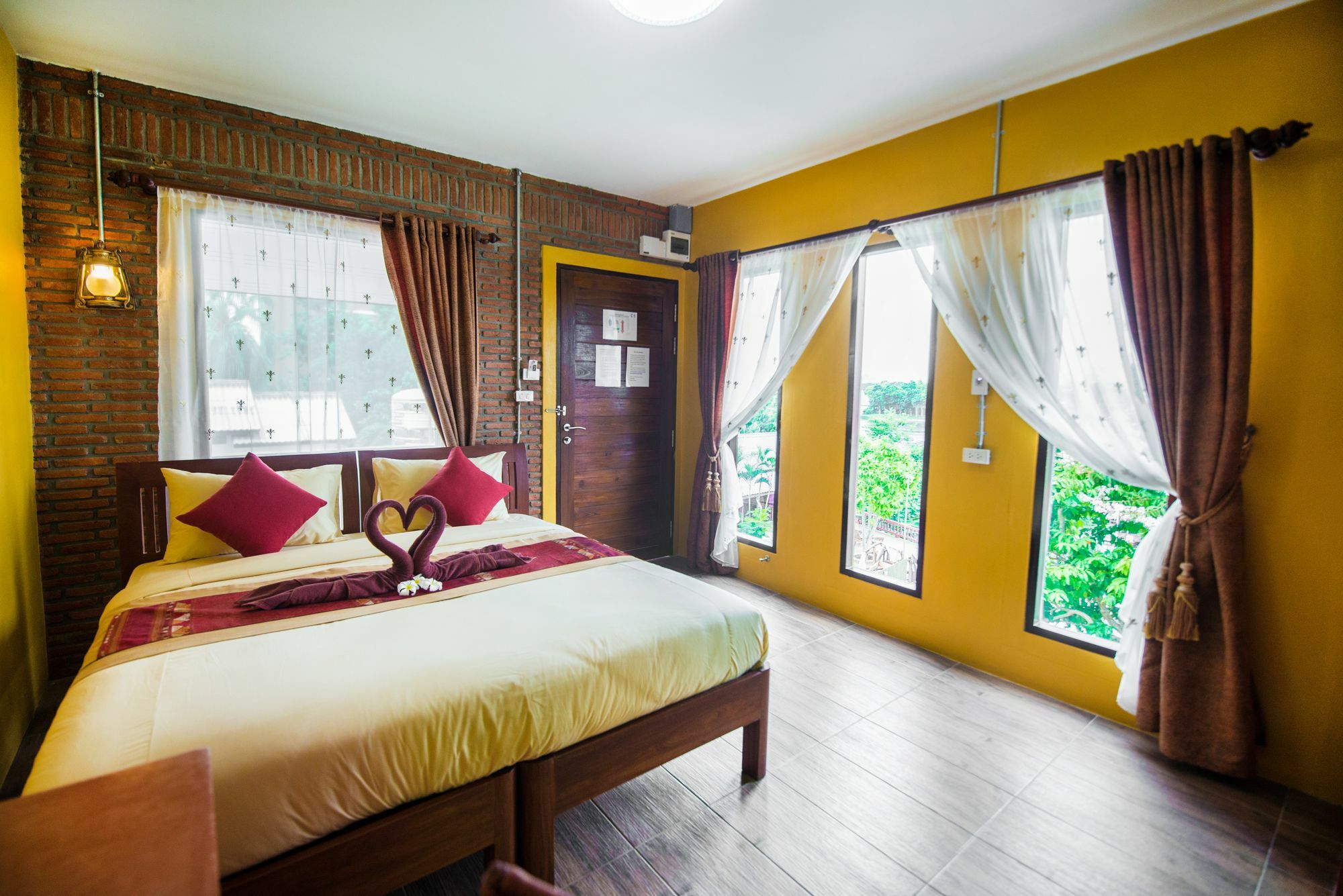 Pongphen Guesthouse - Sha Plus Certified Kanchanaburi Eksteriør billede