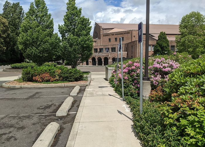 Alaska Airlines Arena at Hec Edmundson Pavilion photo