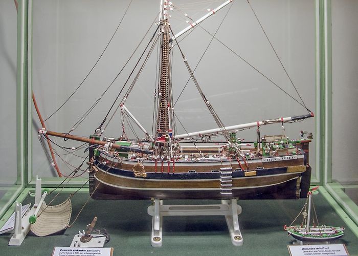 Streekmuseum Goeree-Overflakkee De bouw van vissloepen in Middelharnis in de negentiende eeuw ... photo