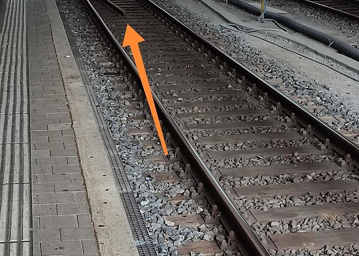 Basel SBB Question: anyone knows what that "third" rail is? Basel SBB ... photo