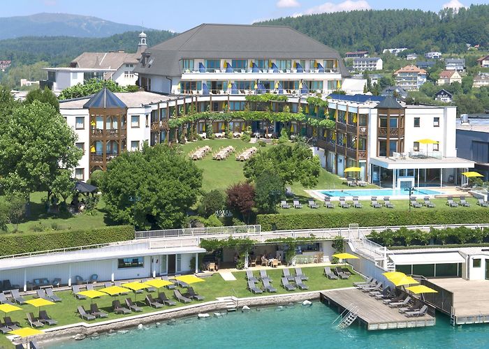 Swimming Pool in Velden Golf- und Seehotel Engstler**** • Hotel » outdooractive.com photo