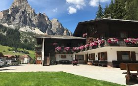 Garni La Vara Bed and Breakfast Corvara In Badia Exterior photo