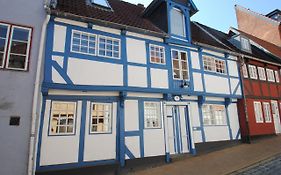 Fewo1846 - Villa Windschief - Uriges Fachwerkhaus Auf 3 Ebenen Mit Garten Im Stadtzentrum Flensborg Exterior photo