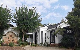 At 98 On Lynburn Guest House Pretoria-Noord Exterior photo