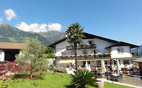 Garni Schneeburghof Hotel Tirolo Exterior photo