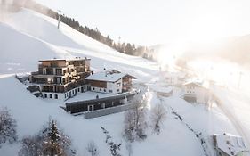 Landhaus Saalbach - Joker Card Included In Summer Bed and Breakfast Exterior photo